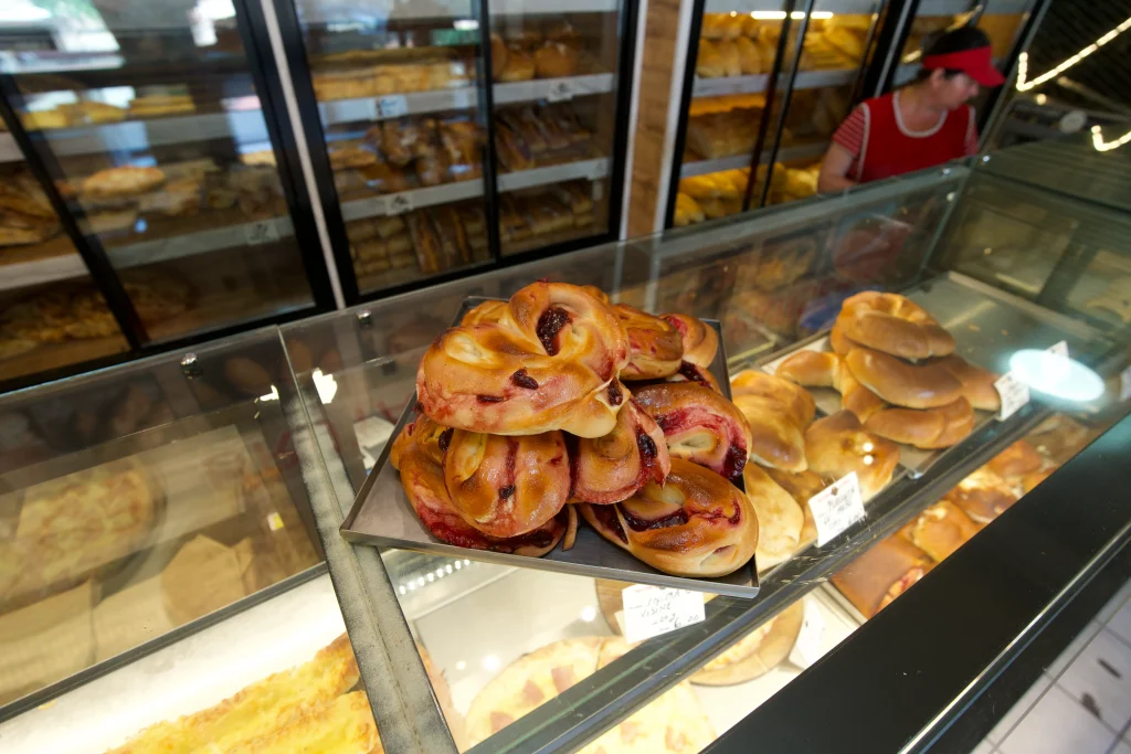 Inima cu Vișine Roznov – Dulcele Perfect de la Brutăria Balcanic